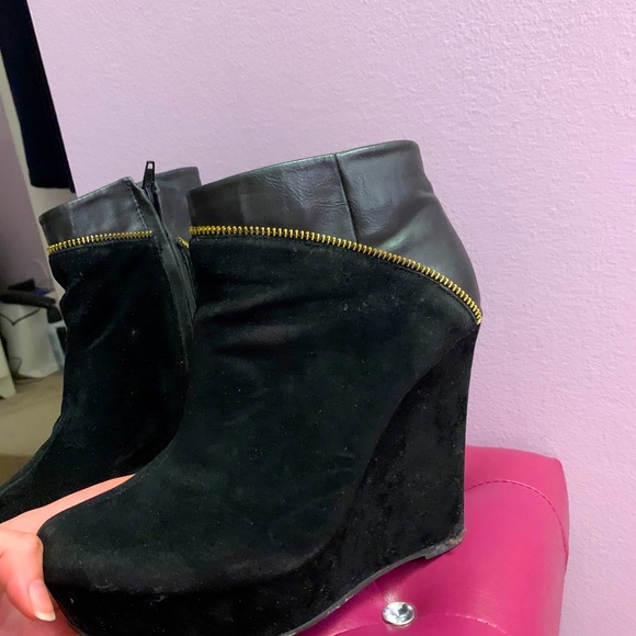 Boots - Picture 3 of 3